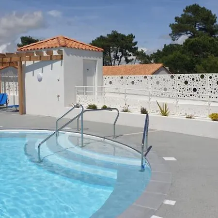 Maison Avec Piscine, Proche - La Tranche-sur-mer - Fr-1-22-383 度假居